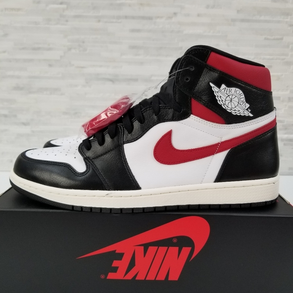 🛑SOLD🛑New JORDAN 1 Retro High OG Sneakers - Picture 2 of 8
